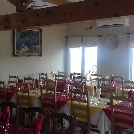 Le Saint Victor Hotel *